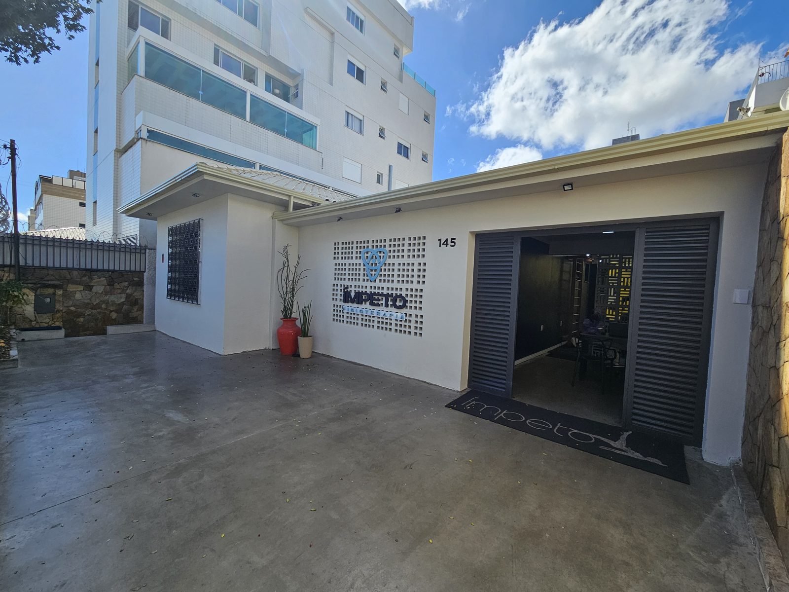 Fachada da Ímpeto Fisioterapia no Prado